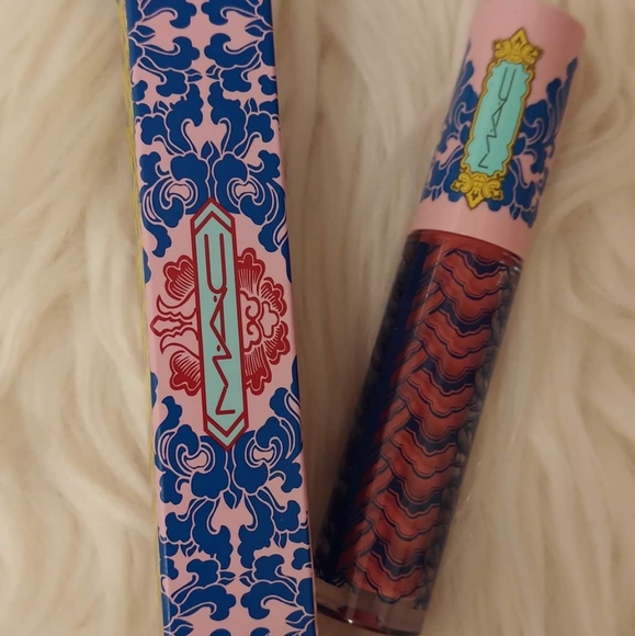 💋NWT MAC COSMETIC MAGICALLY DELIGHTFUL LIP GLOSS - Picture 8 of 9